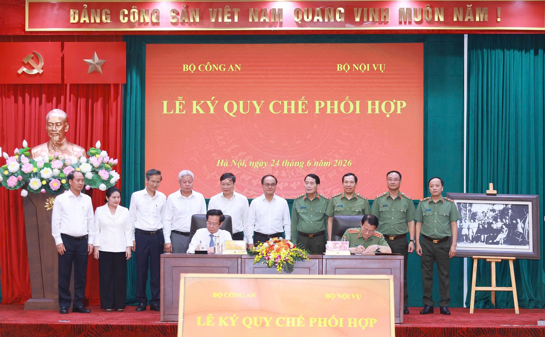 Tiếp tục tăng cường công tác phối hợp giữa Bộ Công an và Bộ Nội vụ
